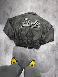 Veste Delta Iconic – Bold Edition